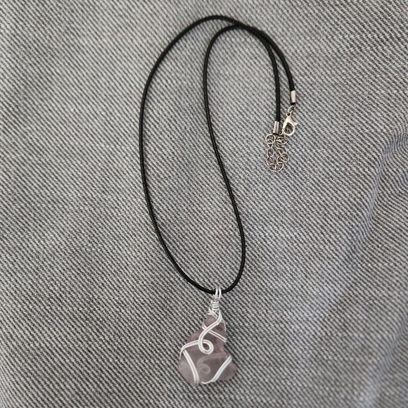 Handmade beach glass necklace - Picture 3 of 3